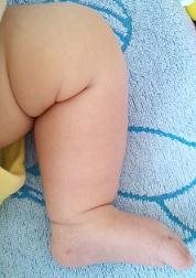 赤ちゃんの足